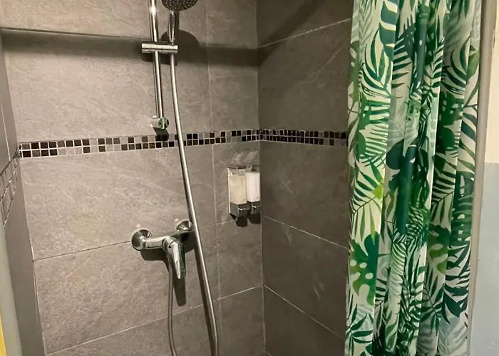 La Tropicale De - D'hotes Croix